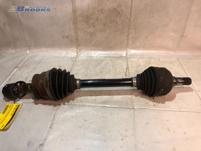 Gebruikte Steekas links-voor Opel Astra J Sports Tourer (PD8/PE8/PF8) 1.6 CDTI 16V Prijs € 40,00 Margeregeling aangeboden door Autobedrijf Brooks