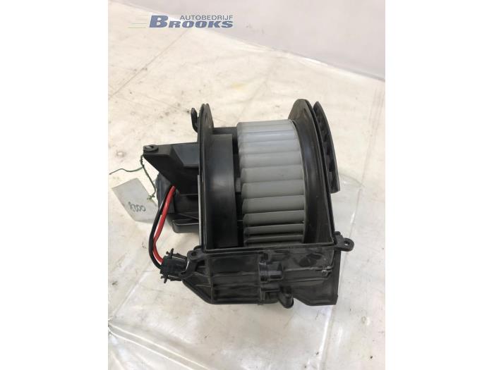 Kachel Ventilatiemotor van een Audi A6 Avant (C6) 2.7 TDI V6 24V 2011