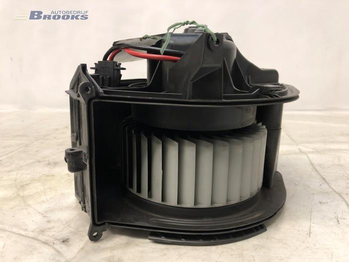Kachel Ventilatiemotor van een Audi A6 Avant (C6) 2.7 TDI V6 24V 2011