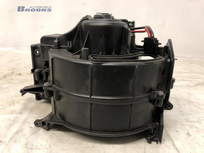 Kachel Ventilatiemotor van een Audi A6 Avant (C6) 2.7 TDI V6 24V 2011