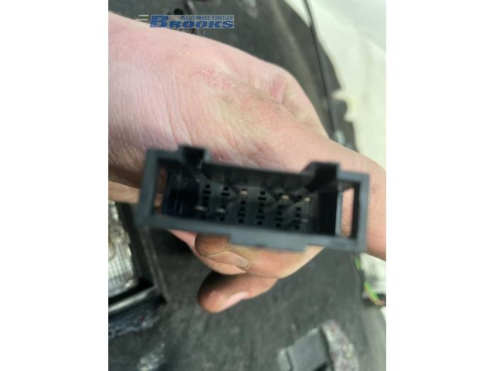 Dashboardkastje van een Audi A6 Avant (C6) 2.7 TDI V6 24V 2011