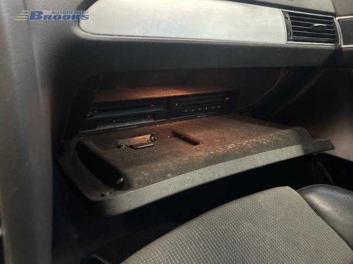 Dashboardkastje van een Audi A6 Avant (C6) 2.7 TDI V6 24V 2011