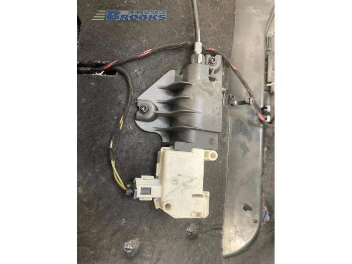 Dashboardkastje van een Audi A6 Avant (C6) 2.7 TDI V6 24V 2011