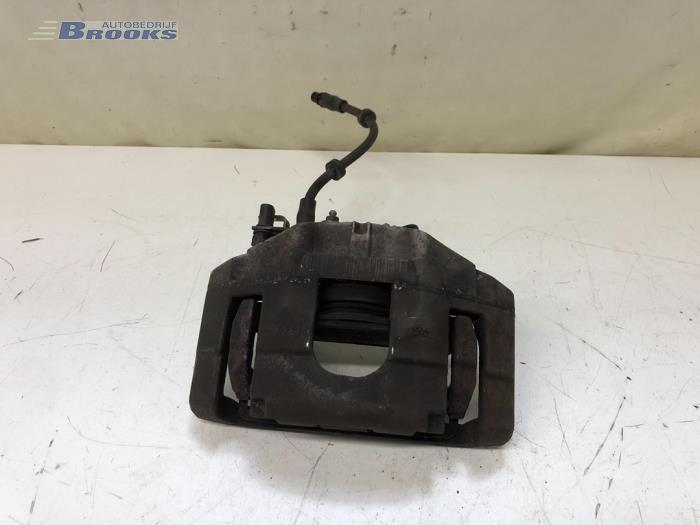 Remklauw (Tang) links-voor van een Audi A6 Avant (C6) 2.7 TDI V6 24V 2011