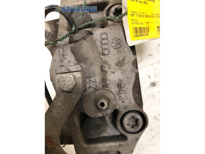 Remklauw (Tang) links-voor van een Audi A6 Avant (C6) 2.7 TDI V6 24V 2011