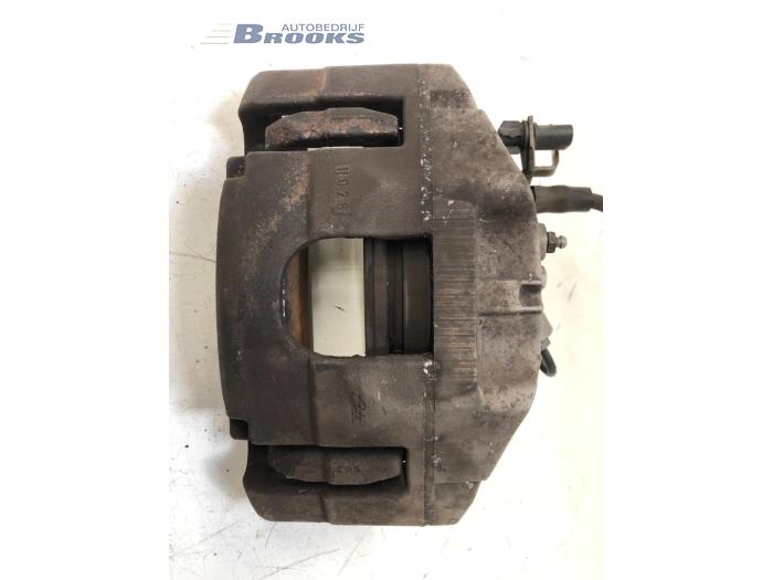 Remklauw (Tang) links-voor van een Audi A6 Avant (C6) 2.7 TDI V6 24V 2011