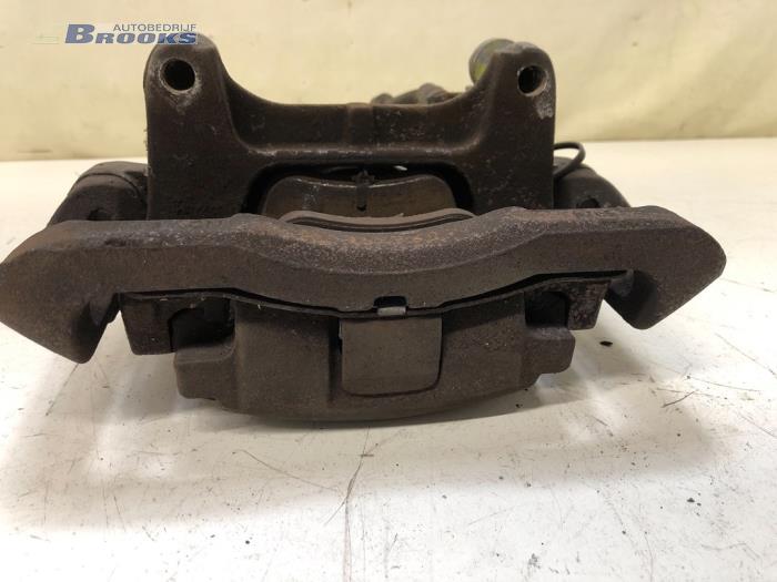 Remklauw (Tang) links-voor van een Audi A6 Avant (C6) 2.7 TDI V6 24V 2011