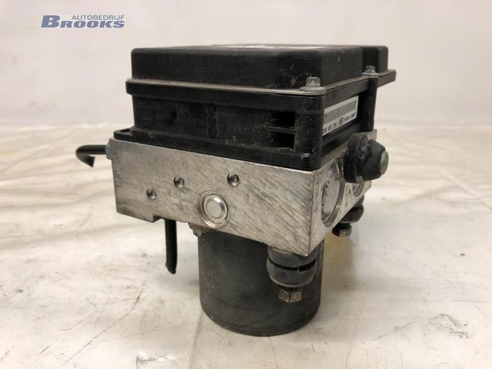 ABS Pomp van een Audi A6 Avant (C6) 2.7 TDI V6 24V 2011