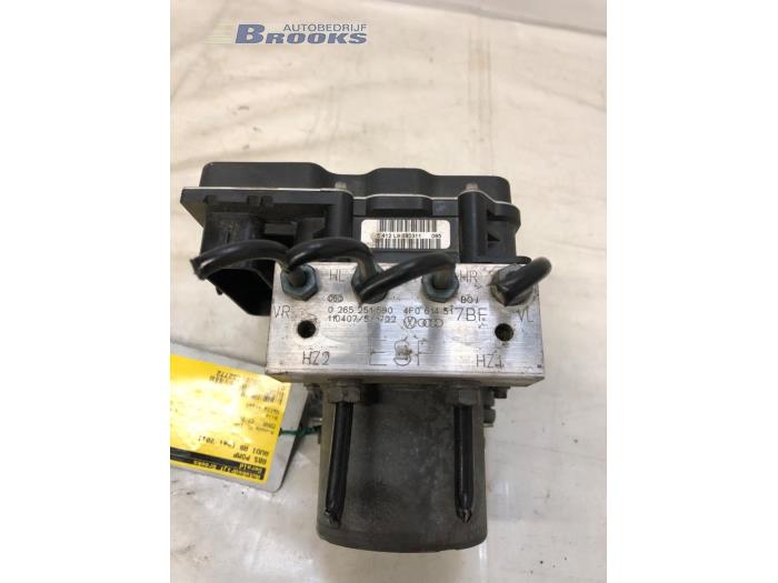 ABS Pomp van een Audi A6 Avant (C6) 2.7 TDI V6 24V 2011