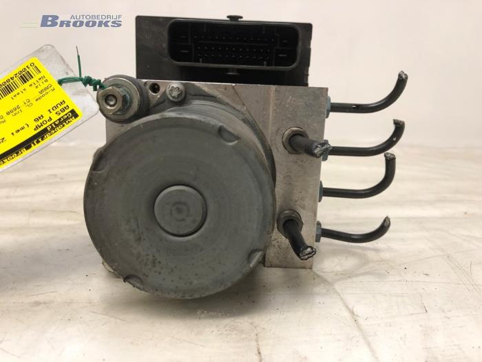 ABS Pomp van een Audi A6 Avant (C6) 2.7 TDI V6 24V 2011