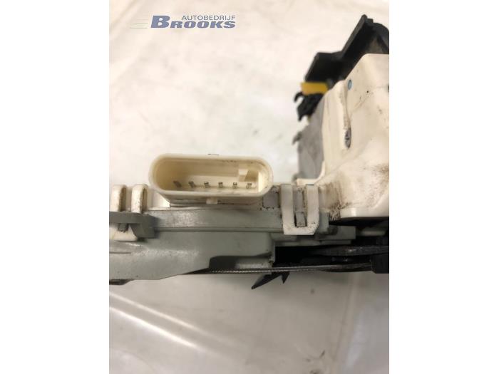 Deurslot Mechaniek 4Deurs links-achter van een Audi A6 Avant (C6) 2.7 TDI V6 24V 2011