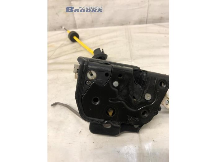 Deurslot Mechaniek 4Deurs links-achter van een Audi A6 Avant (C6) 2.7 TDI V6 24V 2011