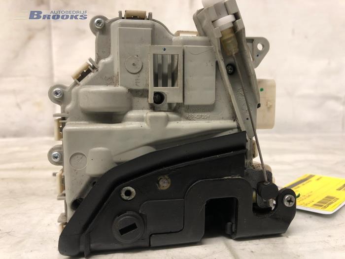 Deurslot Mechaniek 4Deurs links-achter van een Audi A6 Avant (C6) 2.7 TDI V6 24V 2011