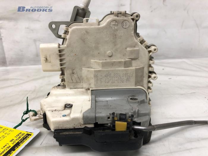 Deurslot Mechaniek 4Deurs links-achter van een Audi A6 Avant (C6) 2.7 TDI V6 24V 2011