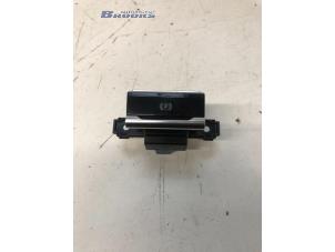 Gebruikte Schakelaar handrem Citroen C4 Grand Picasso (3A) 1.2 12V PureTech 130 Prijs € 20,00 Margeregeling aangeboden door Autobedrijf Brooks