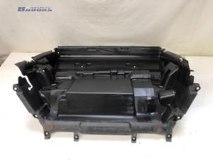 Gebruikte Luchtgeleider Audi E-tron (GEN) 55 quattro Prijs € 30,00 Margeregeling aangeboden door Autobedrijf Brooks