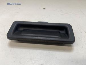 Gebruikte Achterklep Handgreep BMW i4 (G26) eDrive40 84 kWh Prijs € 15,00 Margeregeling aangeboden door Autobedrijf Brooks