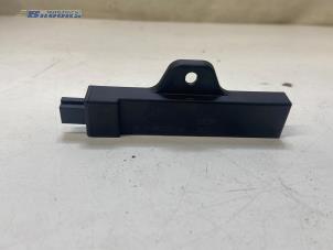 Gebruikte Keyless entry antenne BMW i4 (G26) eDrive40 84 kWh Prijs € 25,00 Margeregeling aangeboden door Autobedrijf Brooks