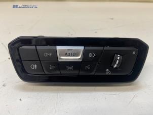 Gebruikte Schakelaar Licht BMW i4 (G26) eDrive40 84 kWh Prijs € 75,00 Margeregeling aangeboden door Autobedrijf Brooks