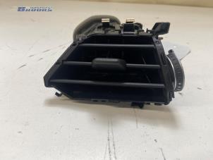 Gebruikte Luchtrooster Dashboard BMW i4 (G26) eDrive40 84 kWh Prijs € 30,00 Margeregeling aangeboden door Autobedrijf Brooks