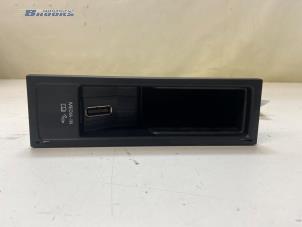 Gebruikte Regelunit Multi Media Volkswagen Passat Variant (365) 2.0 TDI 16V 140 Prijs € 20,00 Margeregeling aangeboden door Autobedrijf Brooks