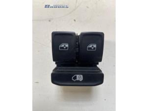 Gebruikte Schakelaar Elektrisch Raam Volkswagen Transporter T6 2.0 TDI Prijs € 15,00 Margeregeling aangeboden door Autobedrijf Brooks