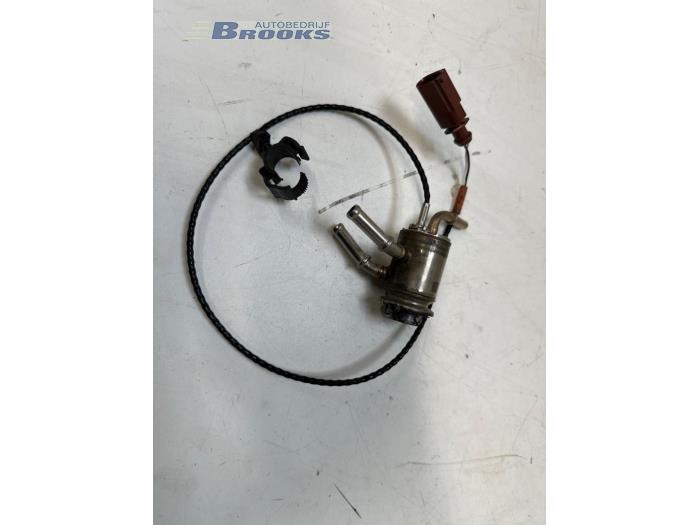 Gebruikte Injector adblue Volkswagen Transporter T6 2.0 TDI Prijs € 50,00 Margeregeling aangeboden door Autobedrijf Brooks