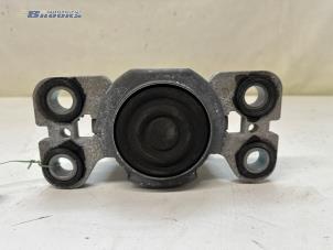 Gebruikte Motorsteun Volvo V60 I (FW/GW) 2.4 D6 20V Plug-in Hybrid AWD Prijs € 25,00 Margeregeling aangeboden door Autobedrijf Brooks