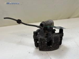 Gebruikte Remklauw (Tang) links-achter Volvo V40 (MV) 2.0 D2 16V Prijs € 15,00 Margeregeling aangeboden door Autobedrijf Brooks