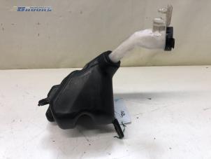 Gebruikte Ruitensproeiertank voor Opel Adam 1.4 16V Prijs € 25,00 Margeregeling aangeboden door Autobedrijf Brooks