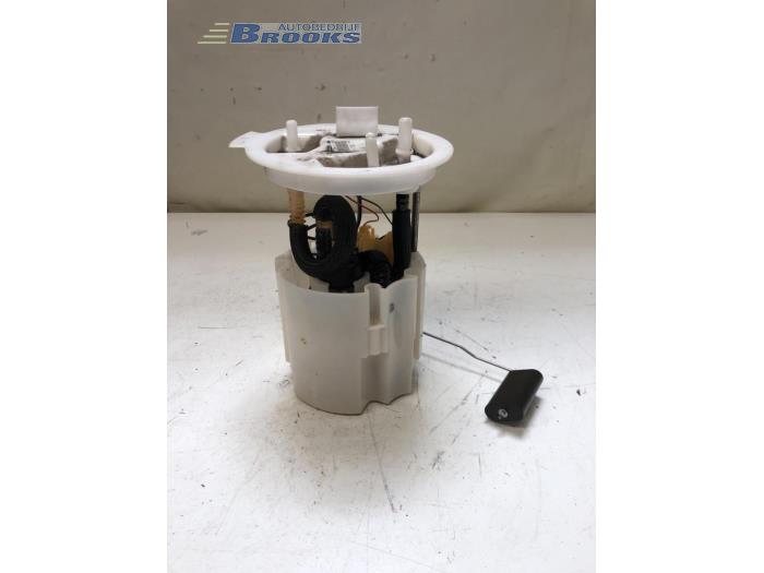 Gebruikte Brandstofpomp Elektrisch Volvo V40 (MV) 2.0 D2 16V Prijs € 50,00 Margeregeling aangeboden door Autobedrijf Brooks