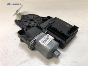 Gebruikte Motor electrisch raam Volkswagen Passat Variant (365) 2.0 TDI 16V 140 Prijs € 25,00 Margeregeling aangeboden door Autobedrijf Brooks