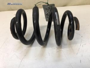 Gebruikte Veerschroef achter Volkswagen Transporter T5 2.5 TDi Prijs € 35,00 Margeregeling aangeboden door Autobedrijf Brooks