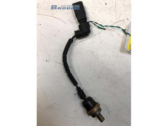 Gebruikte Temperatuursensor Motor Volkswagen Transporter T5 2.5 TDi Prijs € 15,00 Margeregeling aangeboden door Autobedrijf Brooks