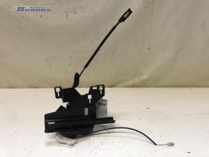 Gebruikte Slotmechaniek Portier 4Deurs links-voor Ford Fiesta 6 (JA8) 1.4 16V Prijs € 20,00 Margeregeling aangeboden door Autobedrijf Brooks