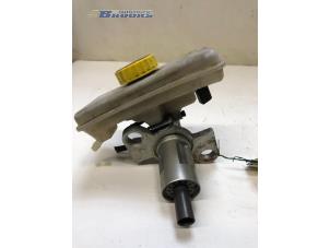 Gebruikte Hoofdremcilinder Audi A4 Avant (B6) 2.5 TDI 24V Prijs € 15,00 Margeregeling aangeboden door Autobedrijf Brooks