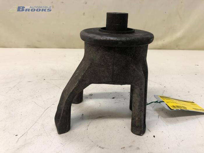 Gebruikte Motorrubber Volkswagen Transporter T5 2.5 TDi Prijs € 20,00 Margeregeling aangeboden door Autobedrijf Brooks