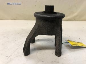 Gebruikte Motorsteun Volkswagen Transporter T5 2.5 TDi Prijs € 20,00 Margeregeling aangeboden door Autobedrijf Brooks