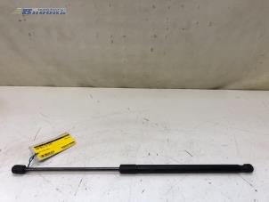 Gebruikte Gasdemper links-achter Ford Fiesta 6 (JA8) 1.4 16V Prijs € 10,00 Margeregeling aangeboden door Autobedrijf Brooks