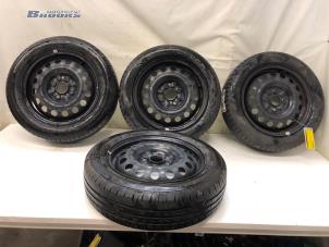 Gebruikte Velgen set + banden Toyota Aygo (B10) 1.0 12V VVT-i Prijs € 250,00 Margeregeling aangeboden door Autobedrijf Brooks