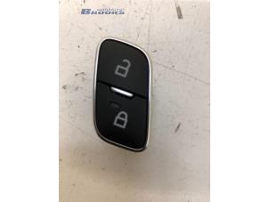 Gebruikte Schakelaar Centr. Deurvergrendeling Ford Transit Custom 2.0 TDCi 16V Eco Blue 130 Prijs € 10,00 Margeregeling aangeboden door Autobedrijf Brooks