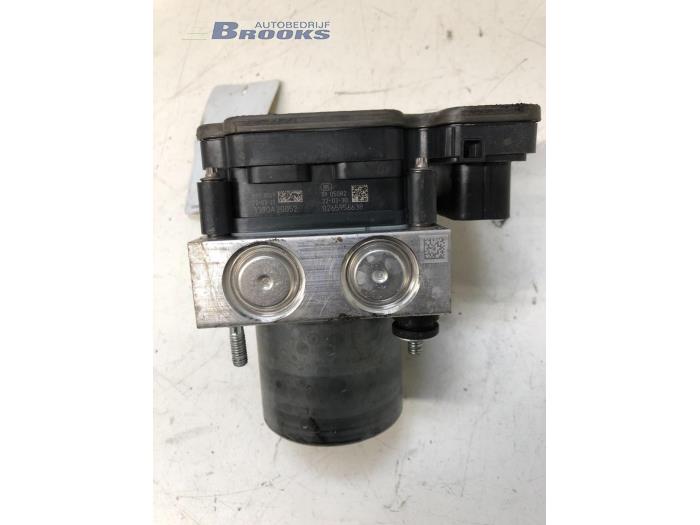 ABS Pomp van een Ford Transit Custom 2.0 TDCi 16V Eco Blue 130 2022