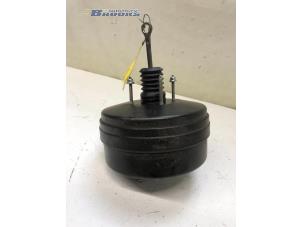 Gebruikte Rembekrachtiger Ford Transit Custom 2.0 TDCi 16V Eco Blue 130 Prijs € 75,00 Margeregeling aangeboden door Autobedrijf Brooks