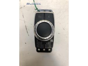 Gebruikte I-Drive knop Mercedes A (W176) 1.6 A-180 16V Prijs € 20,00 Margeregeling aangeboden door Autobedrijf Brooks