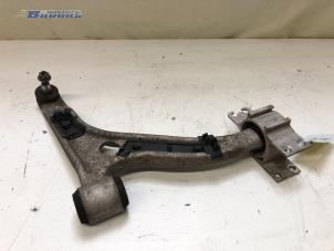 Gebruikte Draagarm rechts-voor Mercedes A (W176) 1.6 A-180 16V Prijs € 50,00 Margeregeling aangeboden door Autobedrijf Brooks