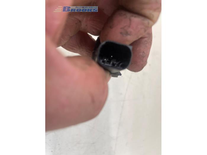 PDC Sensor van een Peugeot 208 I (CA/CC/CK/CL) 1.4 HDi 2013