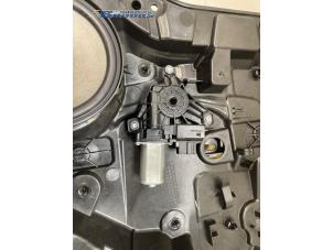 Gebruikte Ruitmechaniek 4Deurs rechts-achter Mercedes A (W176) 1.6 A-180 16V Prijs € 35,00 Margeregeling aangeboden door Autobedrijf Brooks