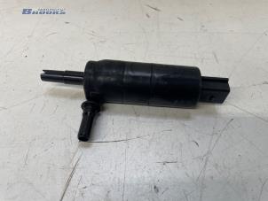 Gebruikte Koplampsproeier pomp BMW 1 serie (F20) 114i 1.6 16V Prijs € 15,00 Margeregeling aangeboden door Autobedrijf Brooks