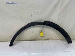 Gebruikte Spatbord Lijst Landrover Range Rover Evoque (LVJ/LVS) 2.2 TD4 16V 5-drs. Prijs € 30,00 Margeregeling aangeboden door Autobedrijf Brooks