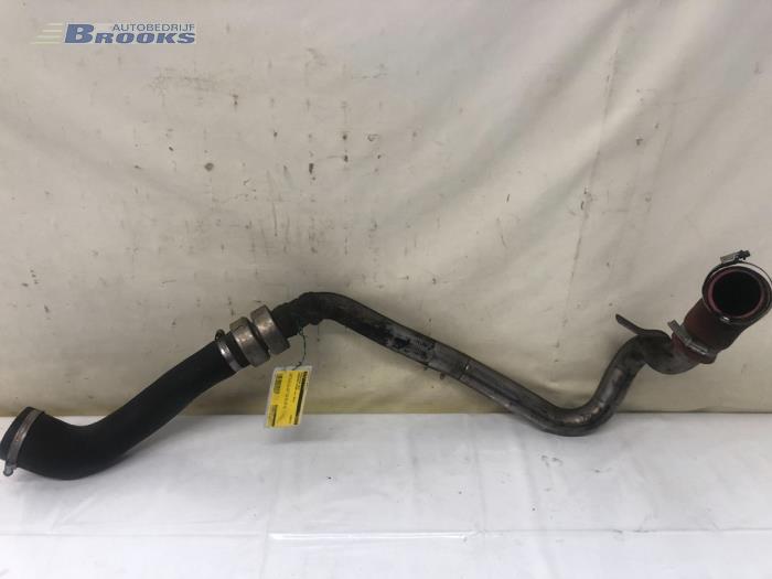Gebruikte Intercooler Buis Landrover Range Rover Evoque (LVJ/LVS) 2.2 TD4 16V 5-drs. Prijs € 125,00 Margeregeling aangeboden door Autobedrijf Brooks